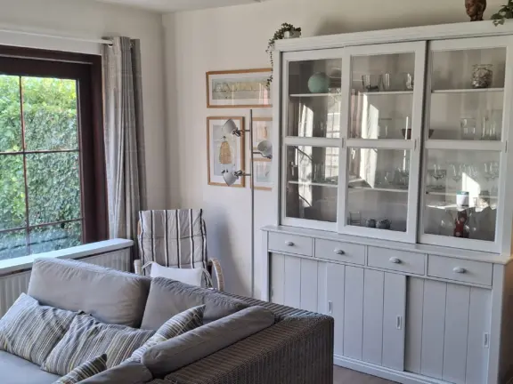 Spaanse galeien 66 vakantiehuisje cadzand woonkamer dressoir