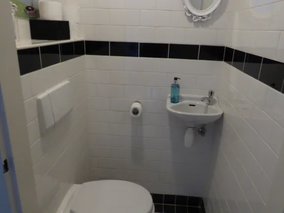 Villa kakelbont grote christoffelstraat 32 cadzand toilet