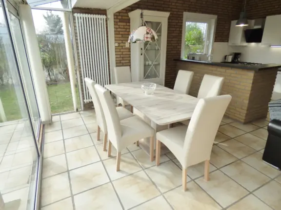 Bungalow sunrise grote christoffelstraat 30 cadzand eethoek raam