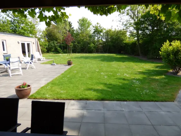 Bungalow kaapvaartstraat 5 cadzand hakuna matata tuin grasveld