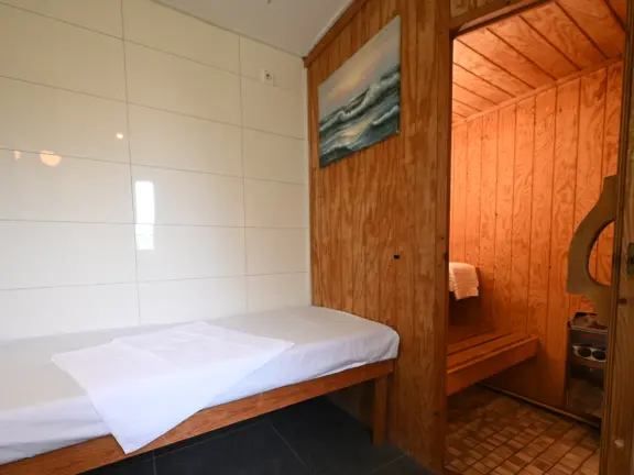 Bungalow kaapvaartstraat 5 cadzand hakuna matata sauna bed