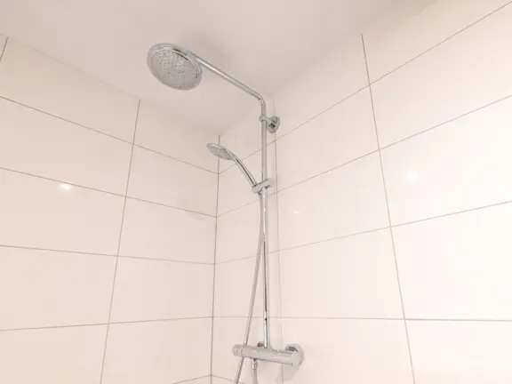 Vakantiehuis wijk de brabander 185 cadzand badkamer regendouche