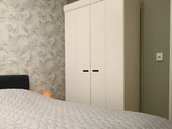 Appartement wijk de brabander 71 cadzand ouderslaapkamer kast