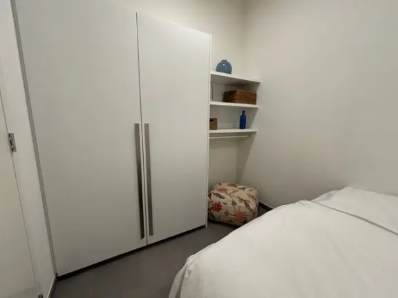 Appartement badhuis cadzand 2 E008 bardot slaapkamer 2 kledingkast