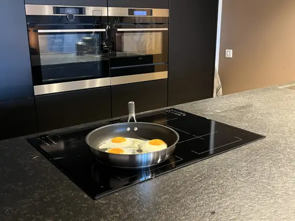 Badhuis cadzand appartement 2 F105 keuken fornuis