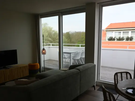 Luxe appartement boulevard 15 301 cadzand woonkamer en dakterras