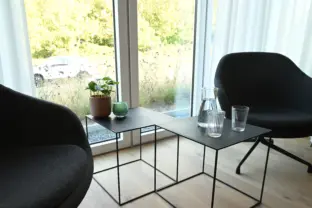 Vakantie appartement boulevard de wielingen 15 001 cadzand woonkamer zithoek erker