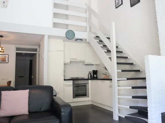 Esdoornstraat 22 Cadzand trap