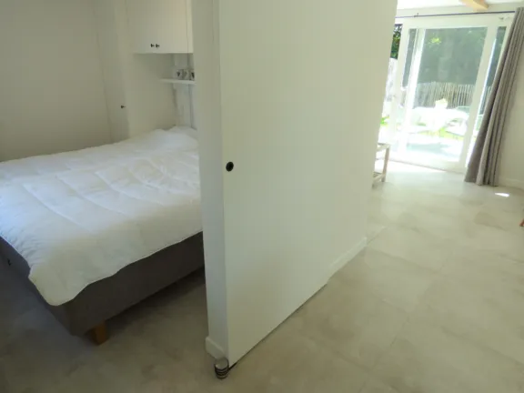 Whitewater vakantiehuisje hennequinlaan 16 cadzand bad slaapkamer wand