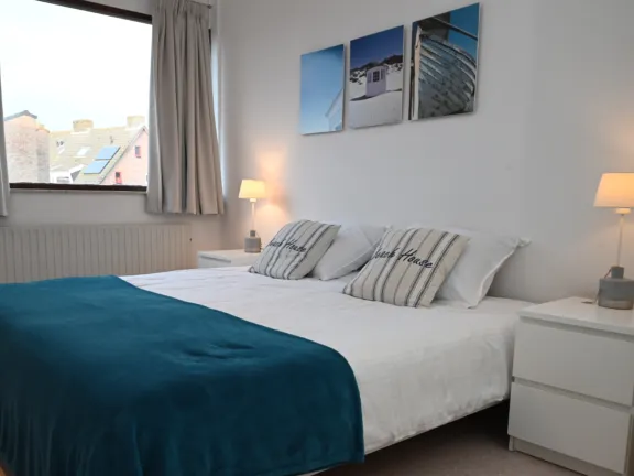 Vakantiehuis lijsterstraat 12 cadzand zeeland grote slaapkamer