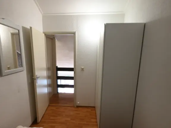 Vakantiehuis lijsterstraat 4 cadzand slaapkamer boven twee 1 persoonsbedden kast