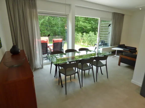 Vakantie bungalow nachtegalenstraat 13 cadzand eethoek tuin