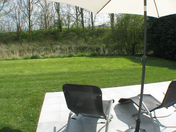 Bungalow nachtegalenstraat 5 cadzand bad terras stoelen