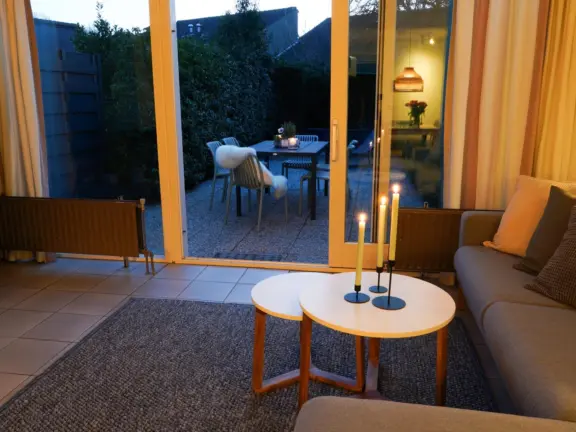 Ferienhaus sleedoornstraat 10 cadzand wohnzimmer schrank