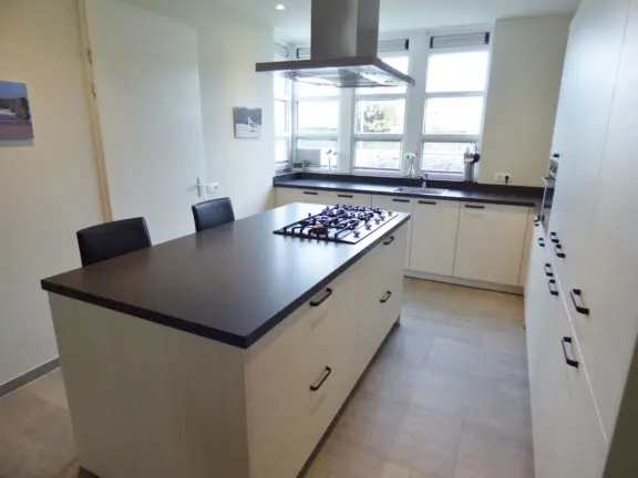 Vakantiehuis villa nausikaa sterntjeslaan 10a cadzand keuken kookeiland