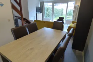 Vakantiehuisje cadzand sunset vuurdoornstraat 6 eettafel