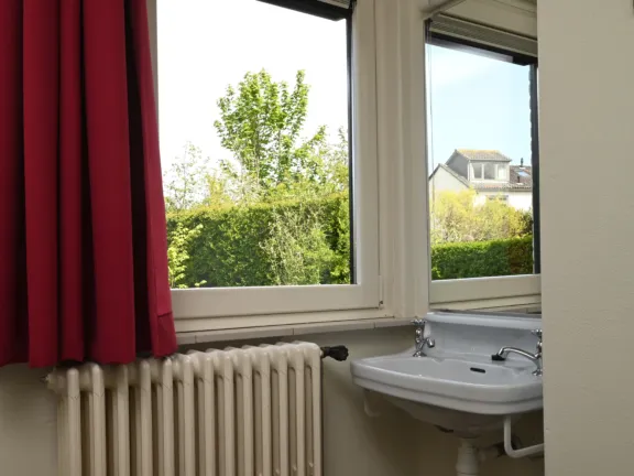 Hennequinlaan 10 Cadzand stapelbed wastafel