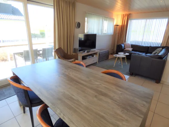 Appartement steemare parterre hennequinlaan 21 cadzand eettafel