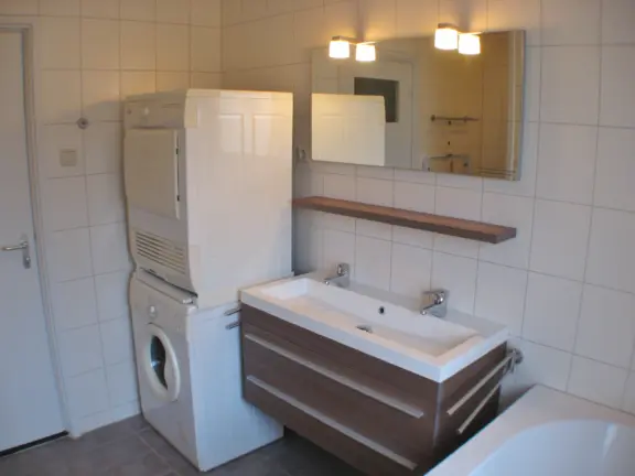 Appartement neptunus cadzand hennequinlaan 23a badkamer wasmachine