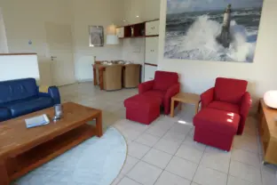 Appartement alledeske boven hennequinlaan 25c cadzand woonkamer zithoek