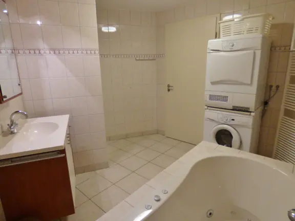 Appartement alledeske boven hennequinlaan 25c cadzand badkamer