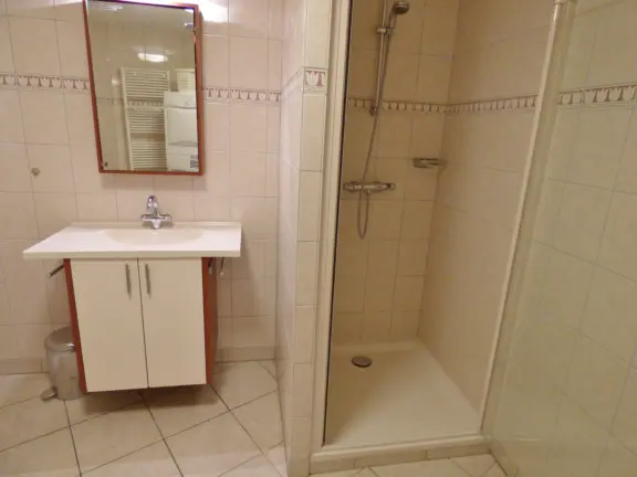 Appartement alledeske boven hennequinlaan 25c cadzand douchecabine