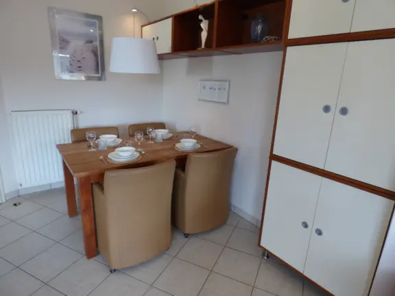 Appartement alledeske boven hennequinlaan 25c cadzand eethoek