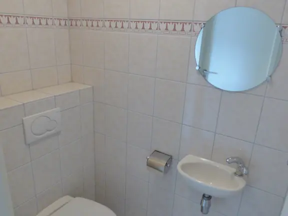 Appartement alledeske boven hennequinlaan 25c cadzand toilet