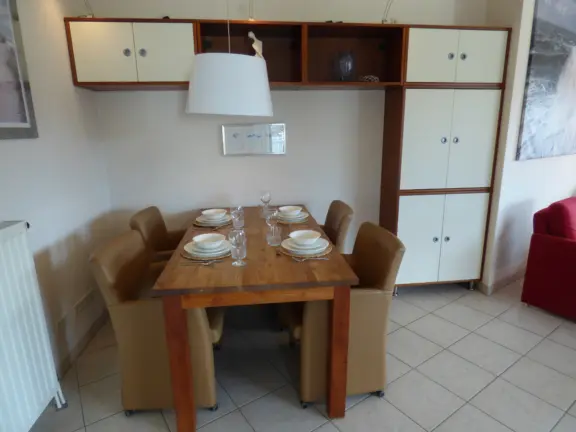 Appartement alledeske boven hennequinlaan 25c cadzand kast