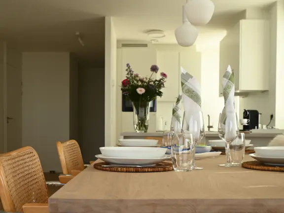 Appartement boulevard de wielen 55 18 cadzand eettafel