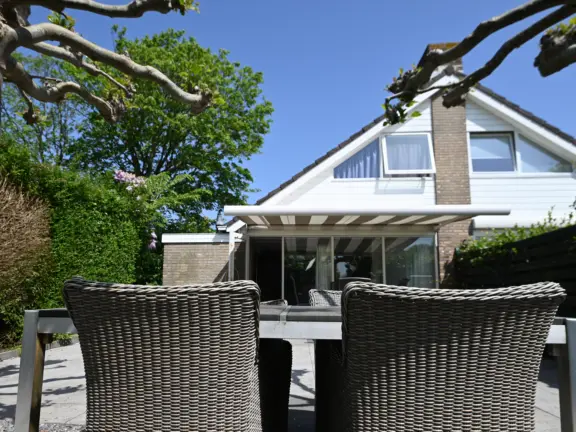 Vakantiehuis cadzand sincfal 13 tuin tafel stoelen