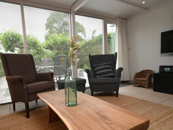 Vakantiehuis cadzand sincfal 13 zithoek stoelen