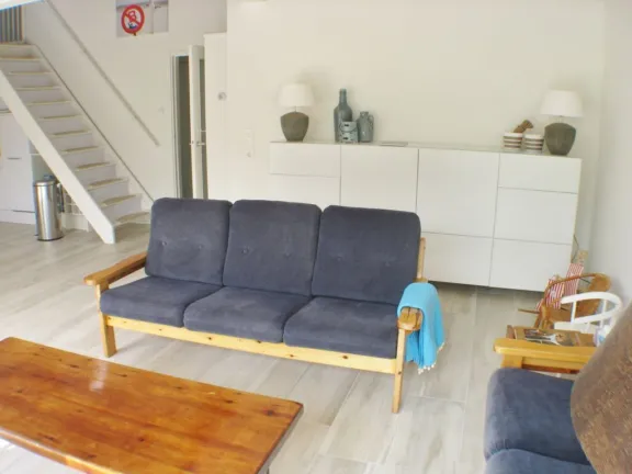 Vakantiehuisje cadzand sincfal 16 woonkamer bank