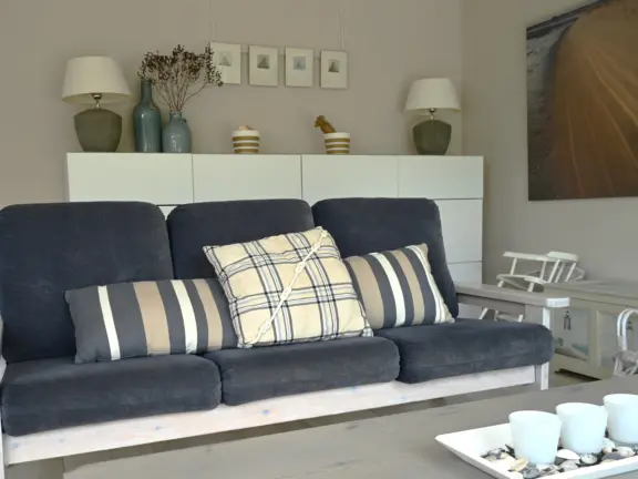 Vakantiehuisje cadzand sincfal 16 woonkamer bank 2