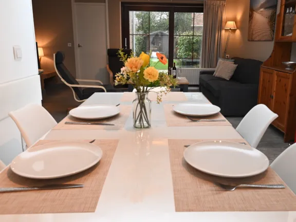 Vakantiehuis spaanse galeien 79 cadzand eettafel 3
