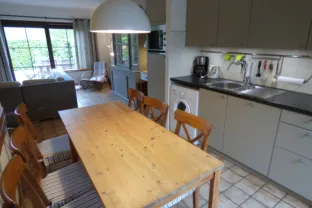 Spaanse galeien 66 vakantiehuisje cadzand eettafel