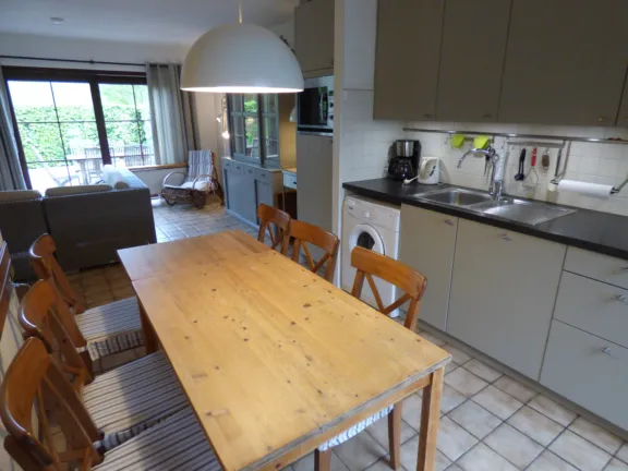 Spaanse galeien 66 vakantiehuisje cadzand eettafel