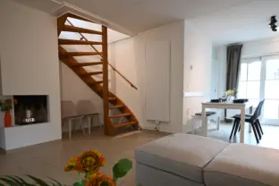Vakantiehuis spaanse galeien 76 cadzand woonkamer trap