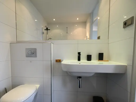 Vakantiehuis spaanse galeien 76 cadzand badkamer beneden wastafel