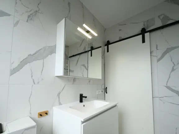 Vakantiehuis spaanse galeien 76 cadzand badkamer boven wastafel