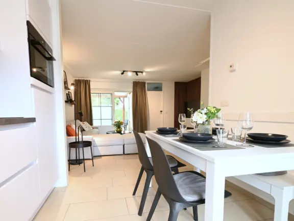 Vakantiehuis spaanse galeien 76 cadzand eethoek en woonkamer