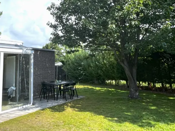 Bungalow sunrise grote christoffelstraat 30 tuin eethoek