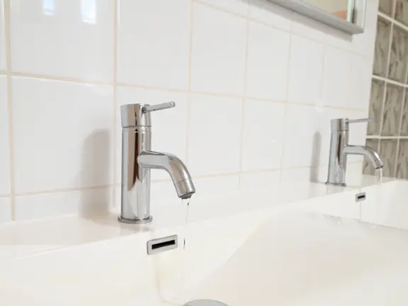 Vakantiehuis Matabiche kaapvaartstraat 7 cadzand slaapkamer 1 badkamer ensuite wastafel kranen