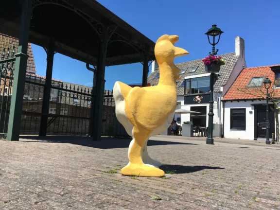 Cadzand dorp kunst kip