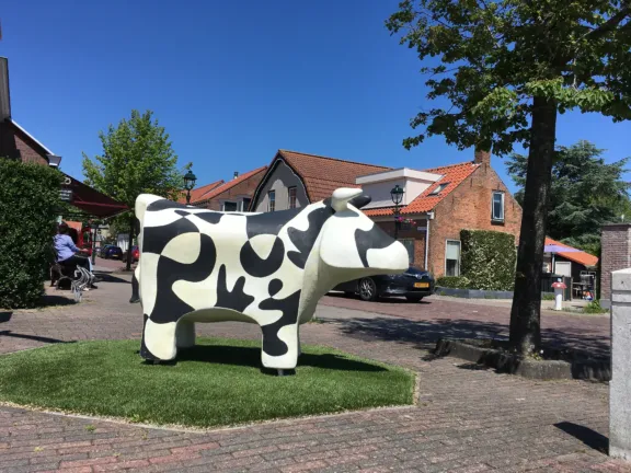 Cadzand dorp kunst koe