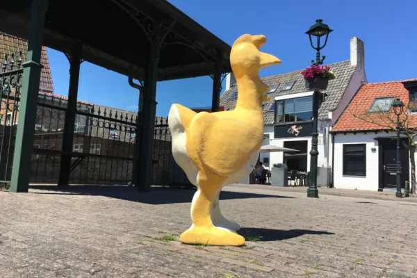 Cadzand dorp kunst kip