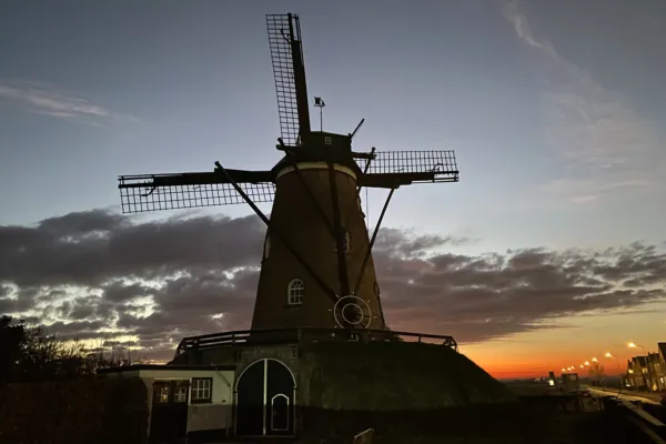 Cadzand dorp molen winter