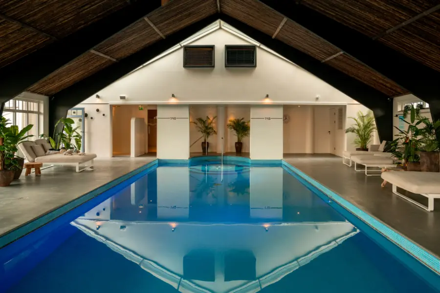 Zwembad hotel noordzee